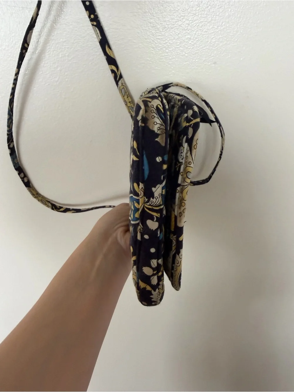 VERA BRADLEY Rare ELLIE BLUE Little Hipster Crossbody Purse Elephant Navy Yellow
